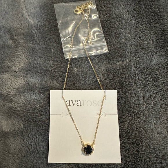 Ava Rose , Austin pendant necklace - Picture 4 of 4